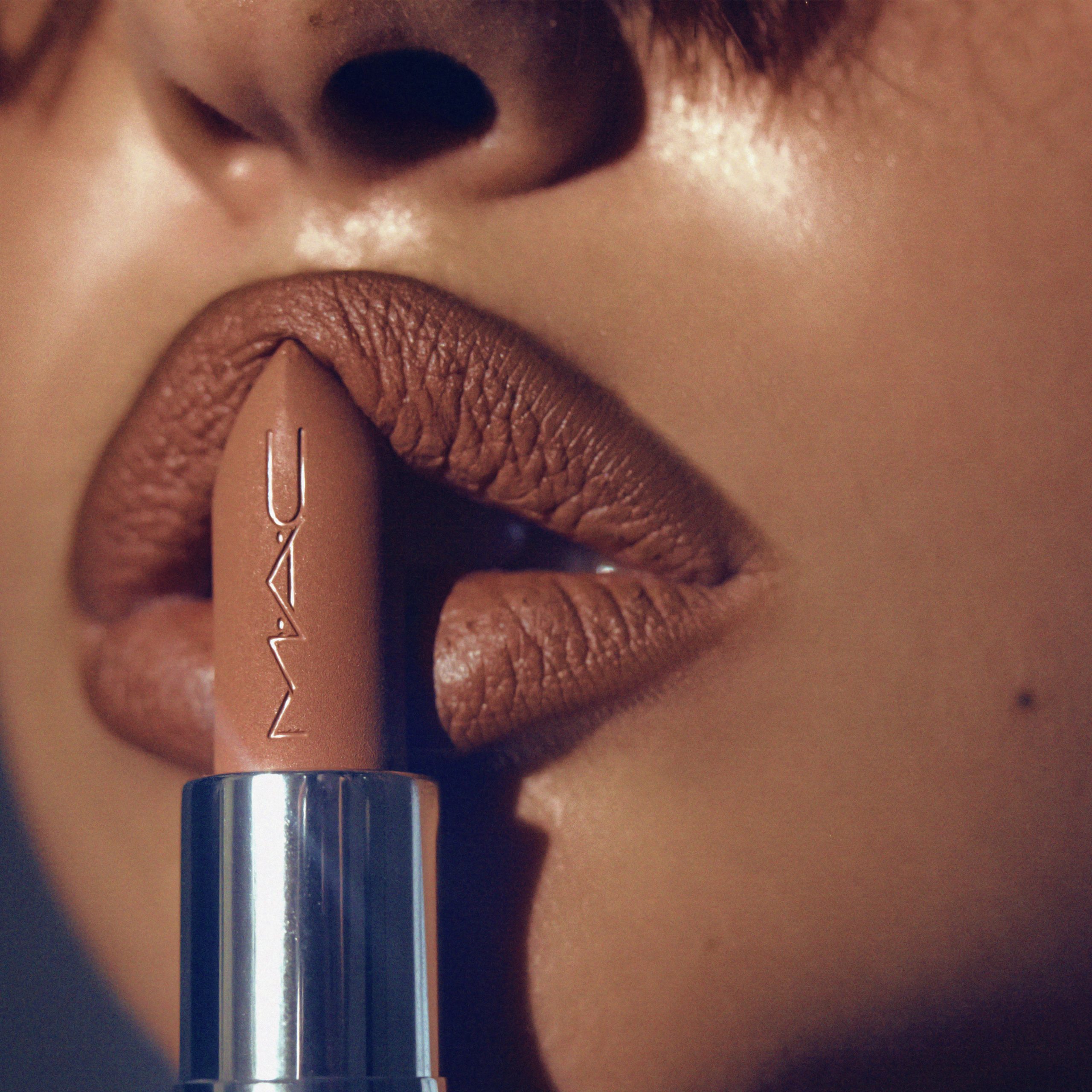 MAC X VIOLETA HODAR - Image 1