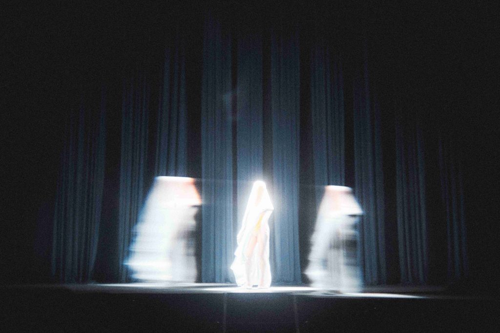 Belen Aguilera, Anela